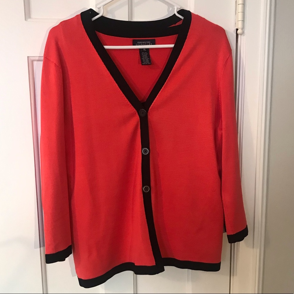 Lightweight sweater set.